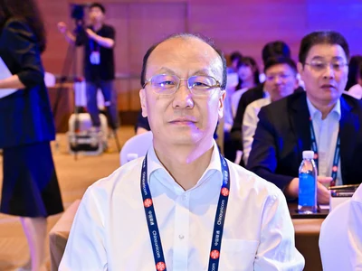 何宝宏